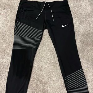 Black Nike leggings